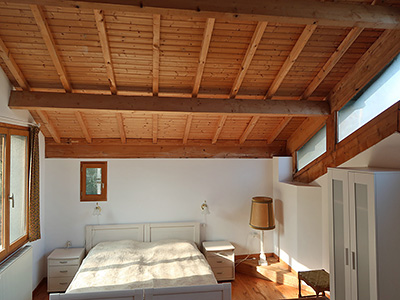Haus Bancalet: lichtdurchflutet und geräumig – das Atelier im Obergeschoss des Ostflügels