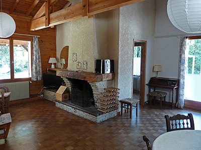 Haus Bancalet: Blick vom Eßzimmer ins Kaminzimmer des Westflügels