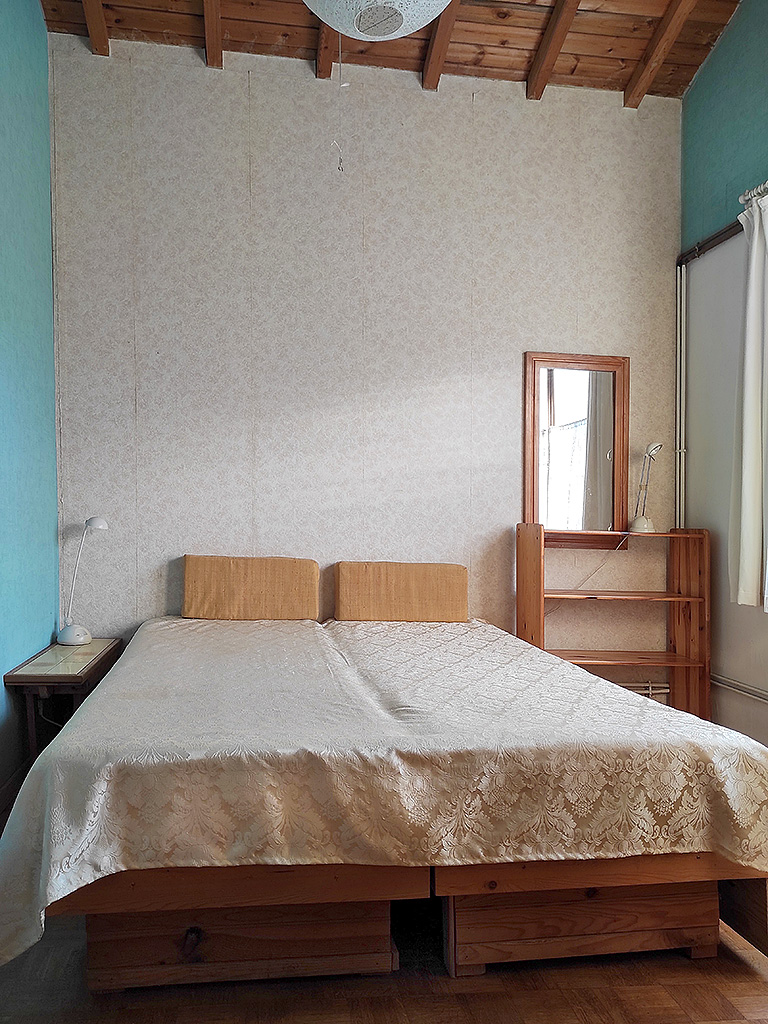 Haus Bancalet: Das türkise Schlafzimmer im Westflügel